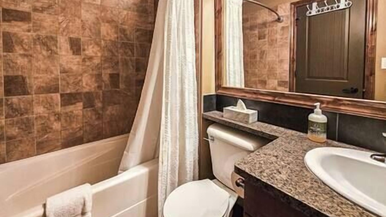 Photo of Bathroom in Radium Hot Springs