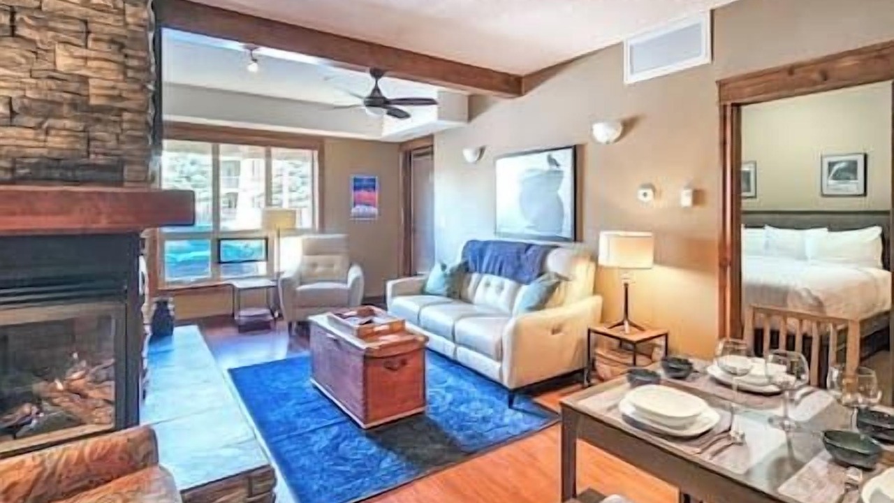 Photo of Livingroom in Radium Hot Springs
