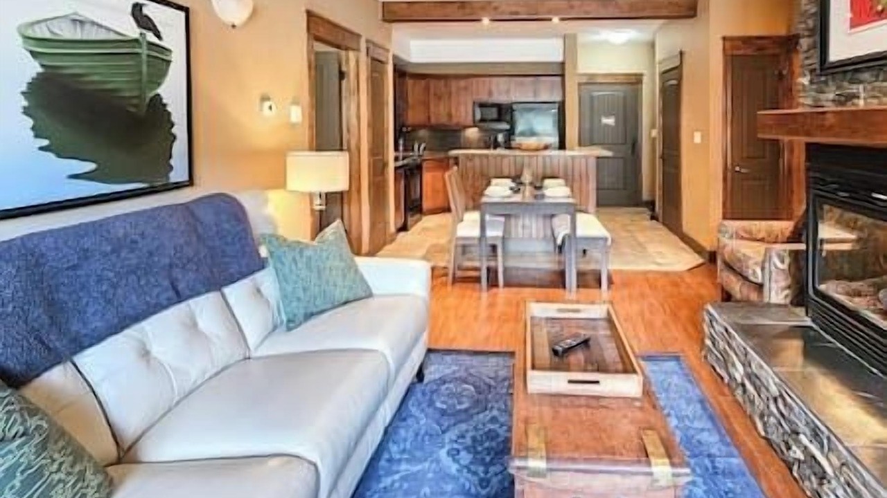 Photo of Livingroom in Radium Hot Springs
