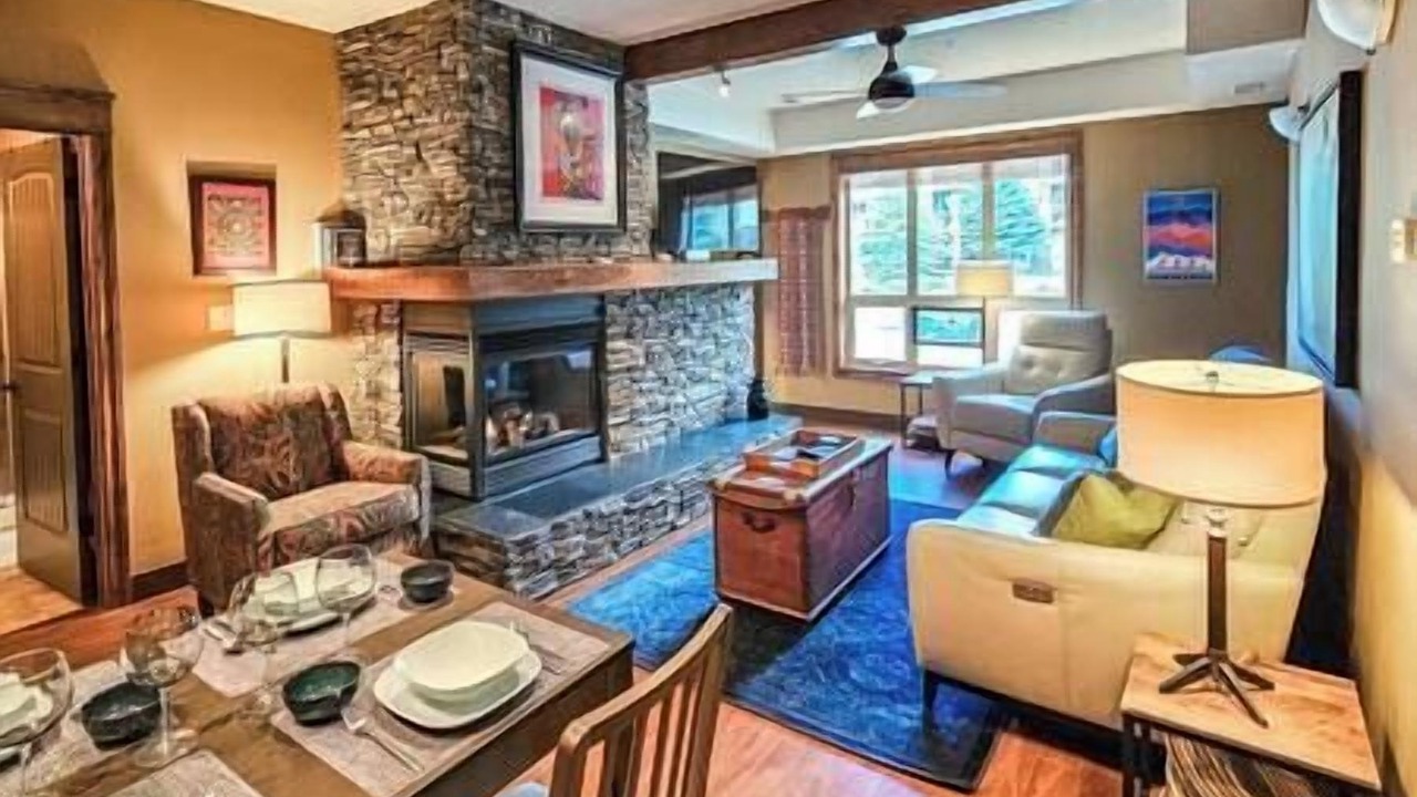 Photo of Livingroom in Radium Hot Springs