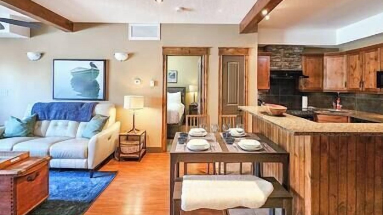Photo of Livingroom in Radium Hot Springs