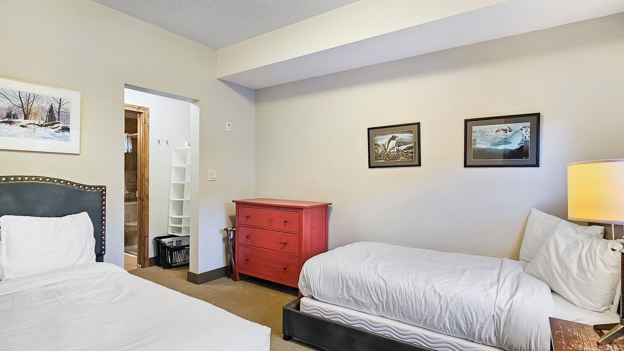 Photo of Bedroom in Radium Hot Springs