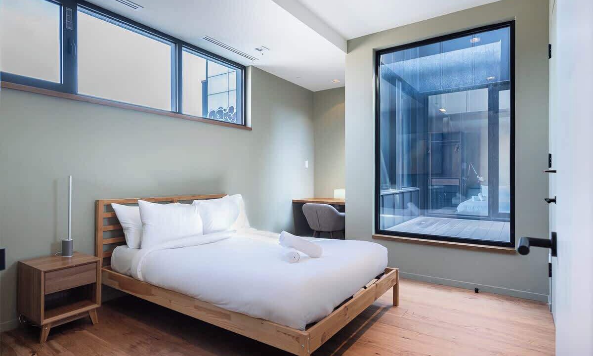 Photo of Bedroom in La Petite-Patrie