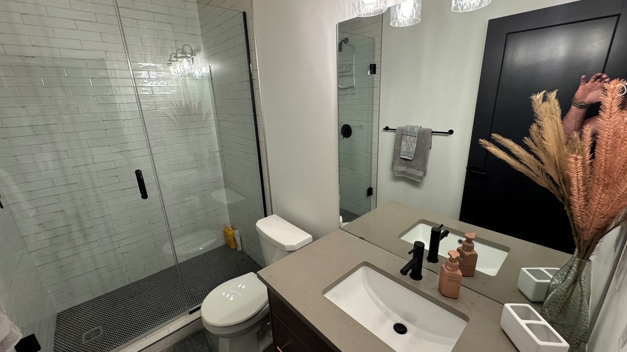 Photo of Bathroom in Parkland Beach