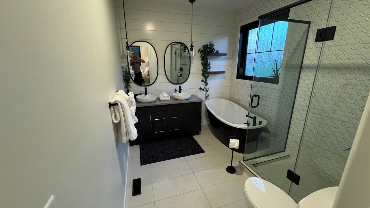 Photo of Bathroom in Parkland Beach