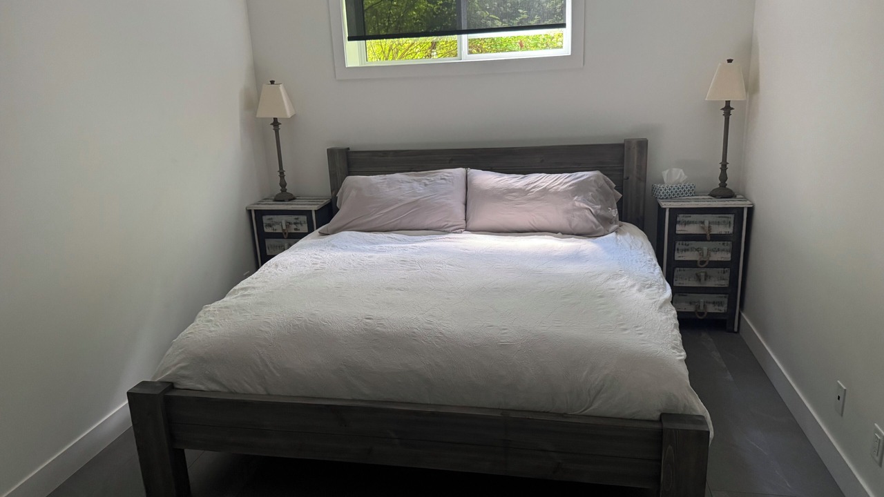 Photo of Bedroom in Parkland Beach