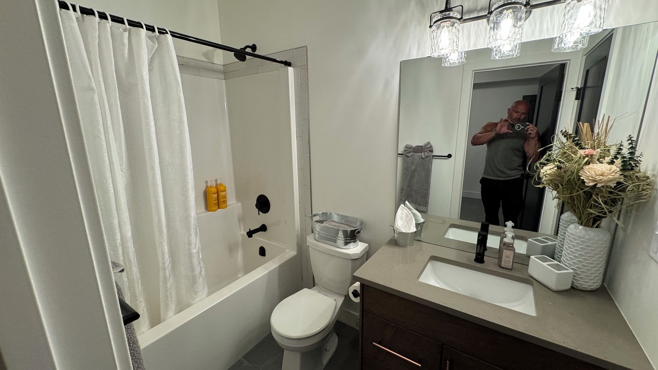 Photo of Bathroom in Parkland Beach