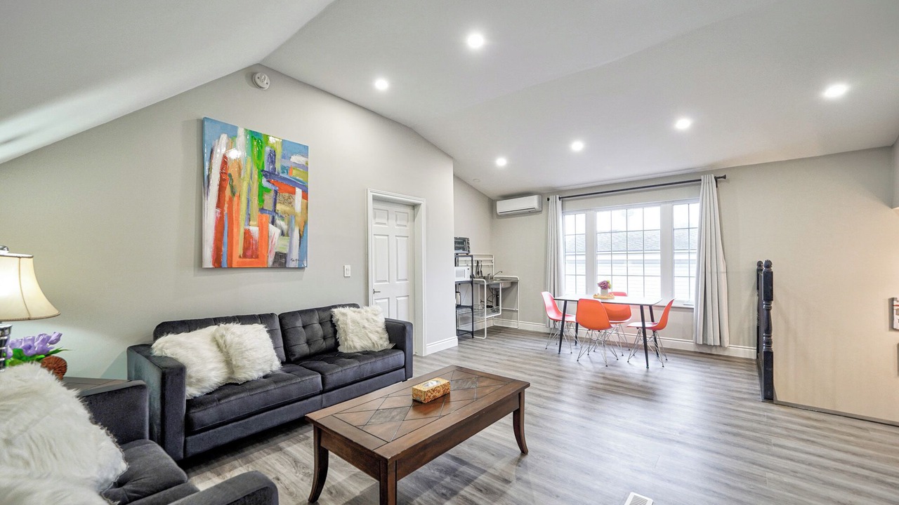 Photo of Livingroom in Niagara Falls