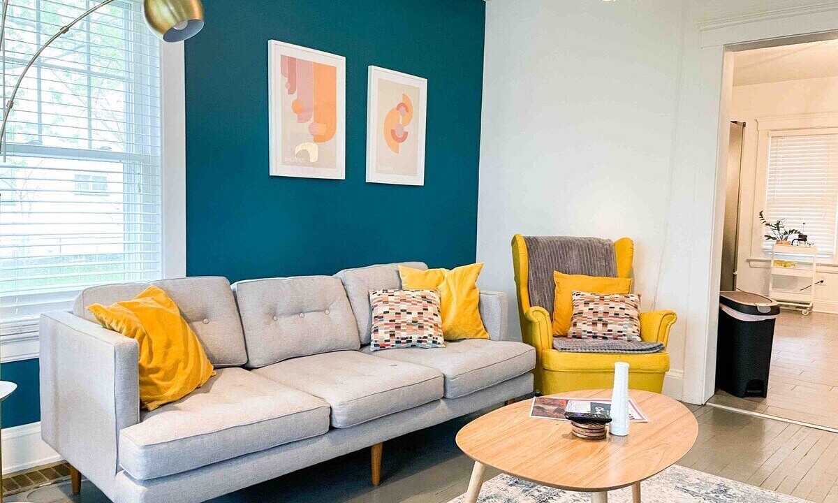 Photo of Livingroom in Kamm's Corners