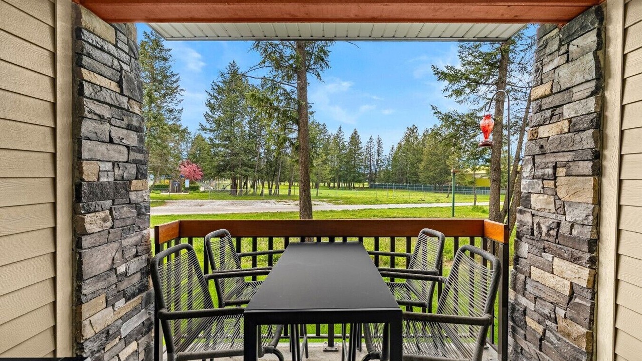 Photo of Patio Balcony in East Kootenay