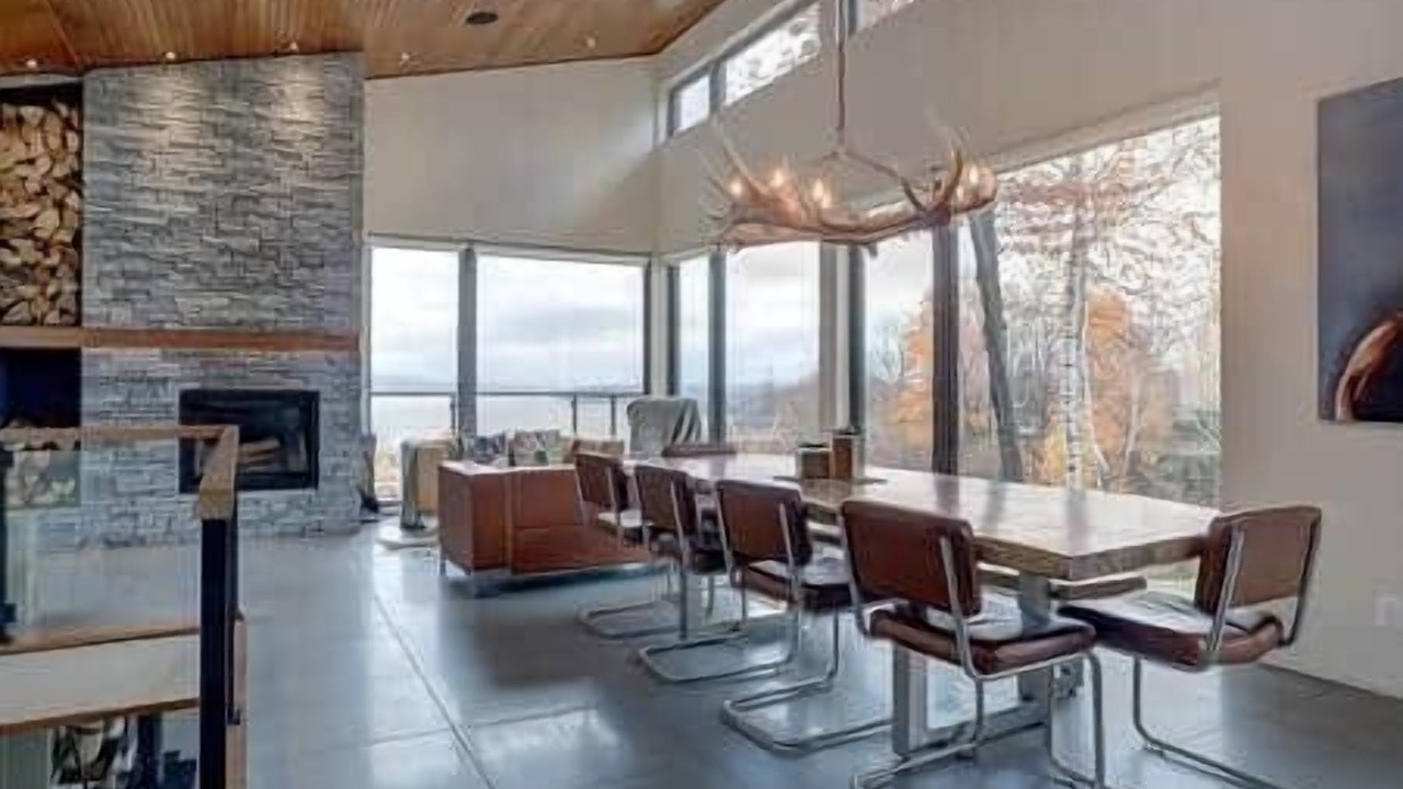 Photo of Livingroom in Owl's Head Ski Resort