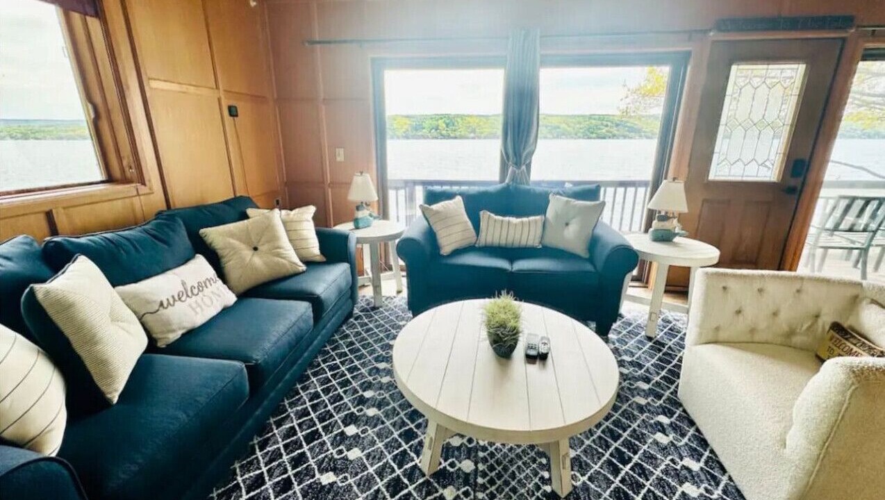 Photo of Livingroom in Hammondsport