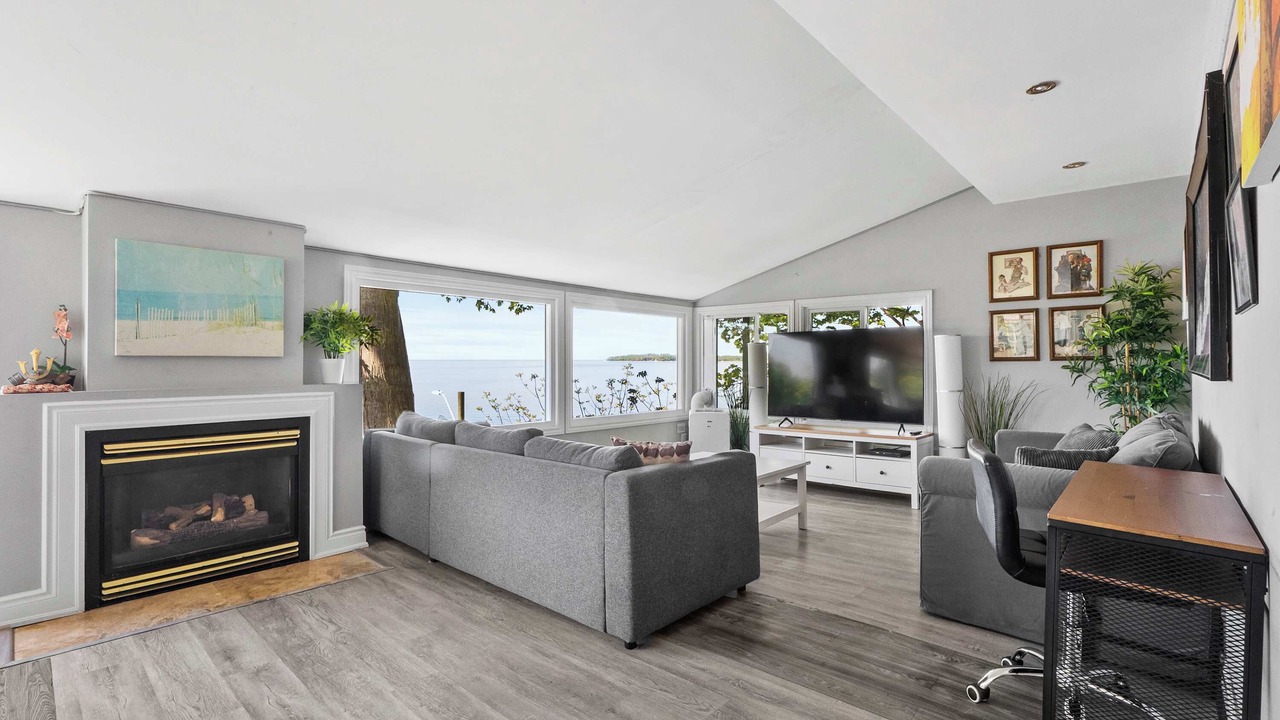 Photo of Livingroom in Ontario