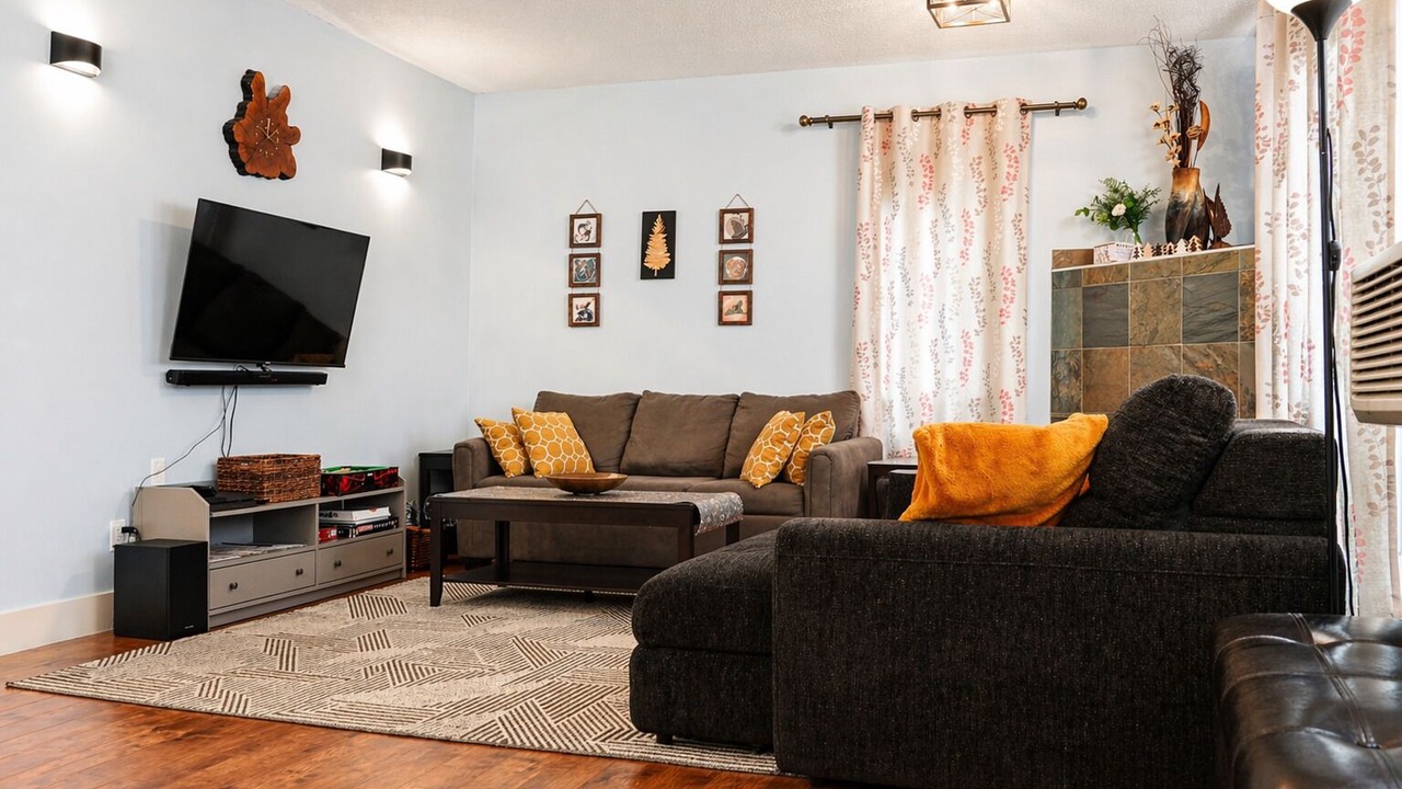Photo of Livingroom in Radium Hot Springs