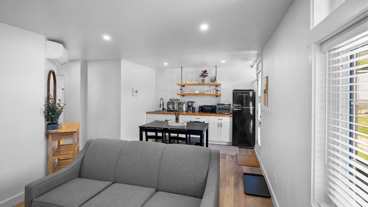Photo of Livingroom in Lake Cowichan
