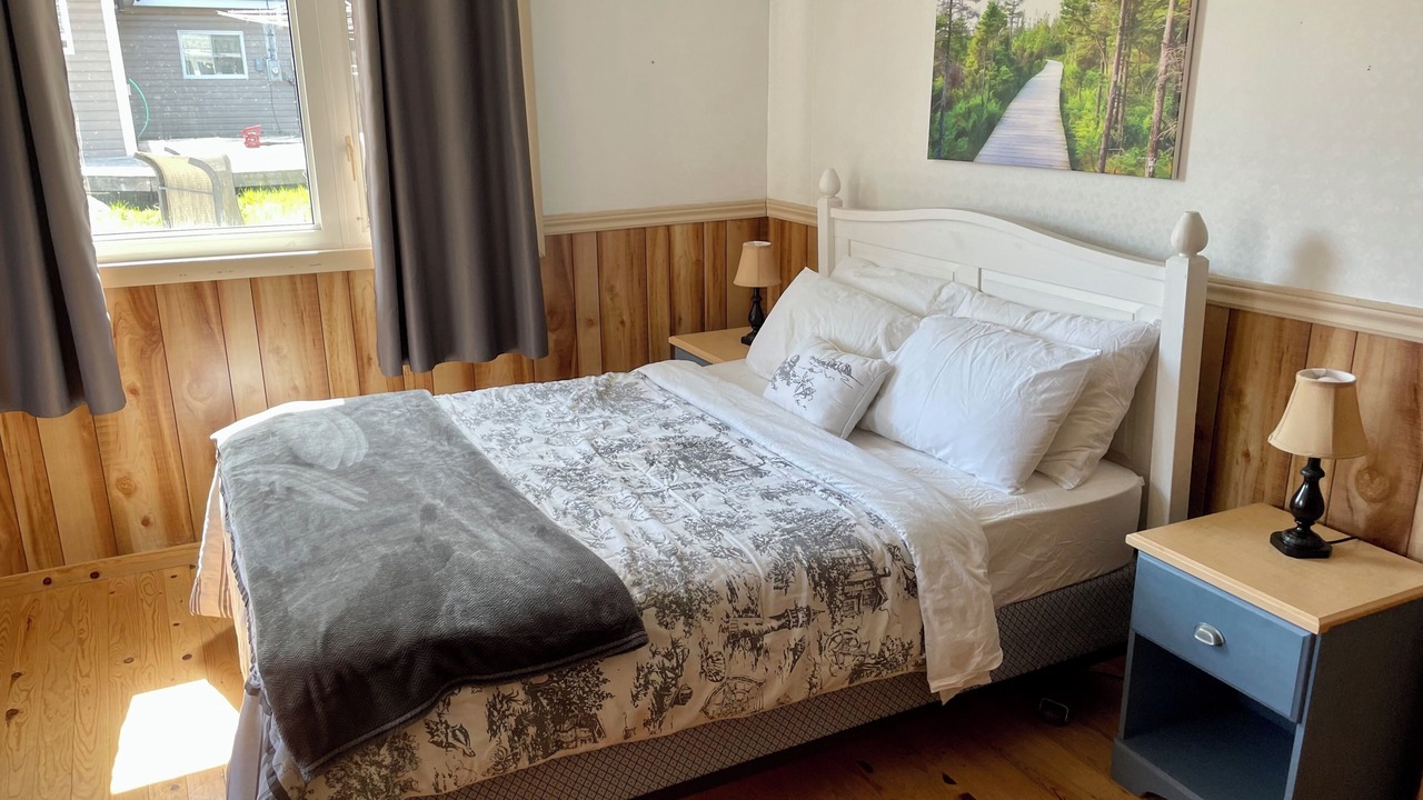 Photo of Bedroom in Byng Inlet