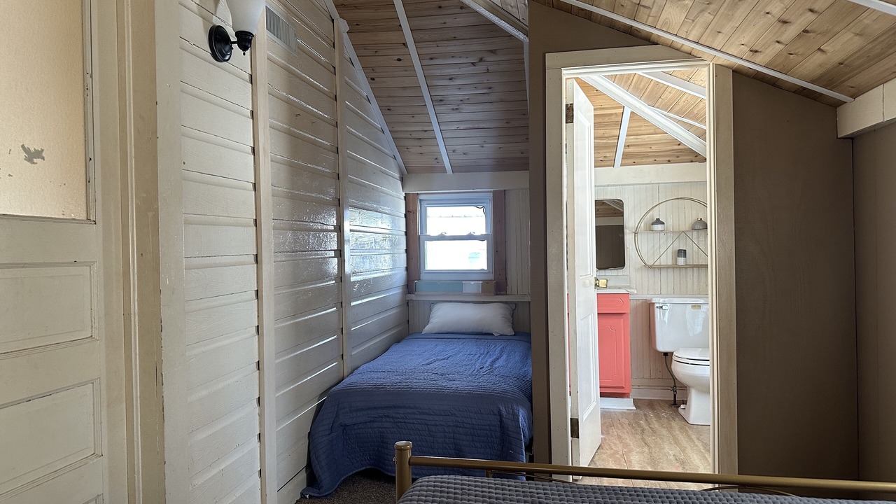 Photo of Bedroom in Lakeside