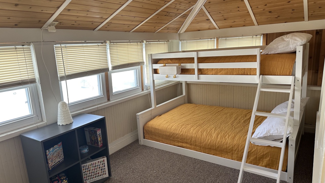 Photo of Bedroom in Lakeside