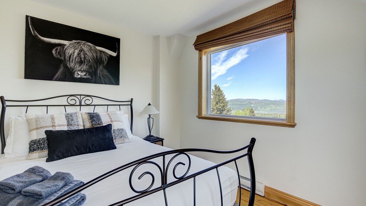 Photo of Bedroom in Baie-St-Paul
