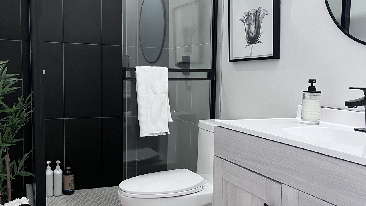 Photo of Bathroom in West Hillhurst