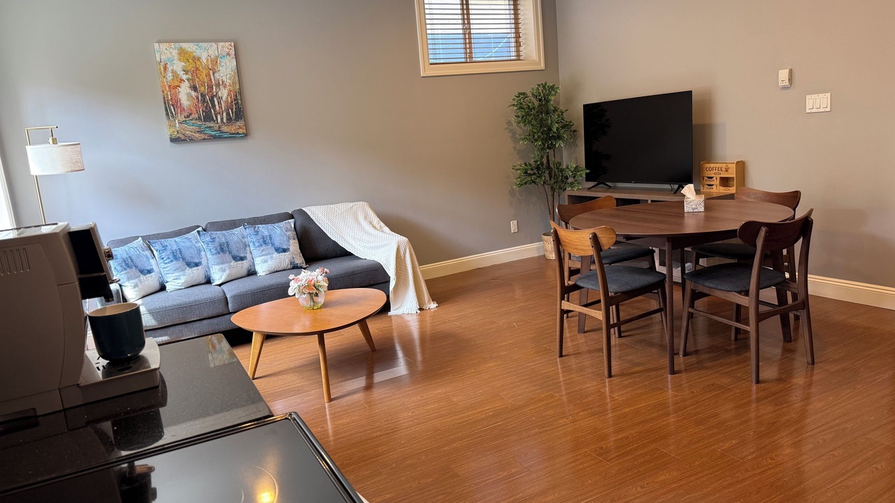 Photo of Livingroom in Arbutus Ridge