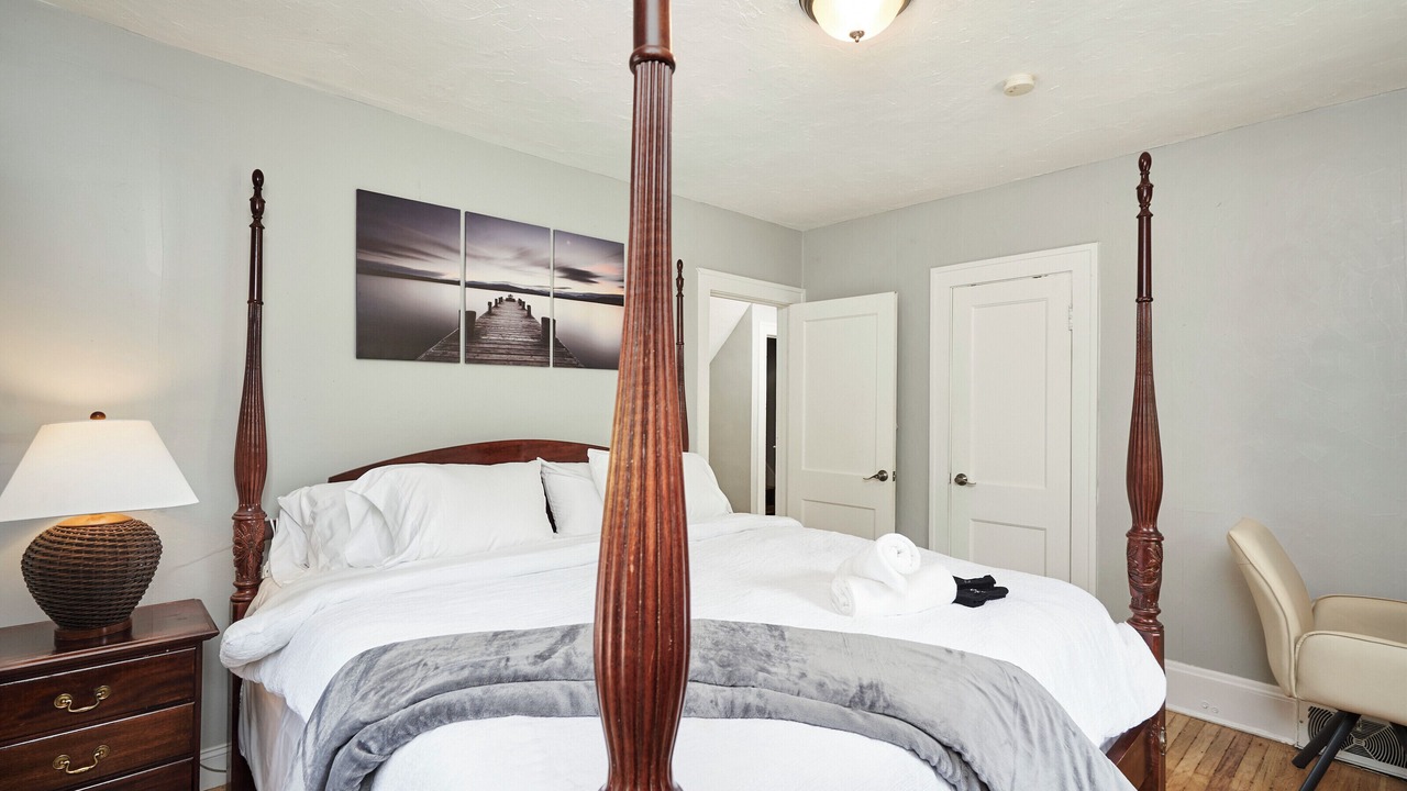 Photo of Bedroom in West Akron