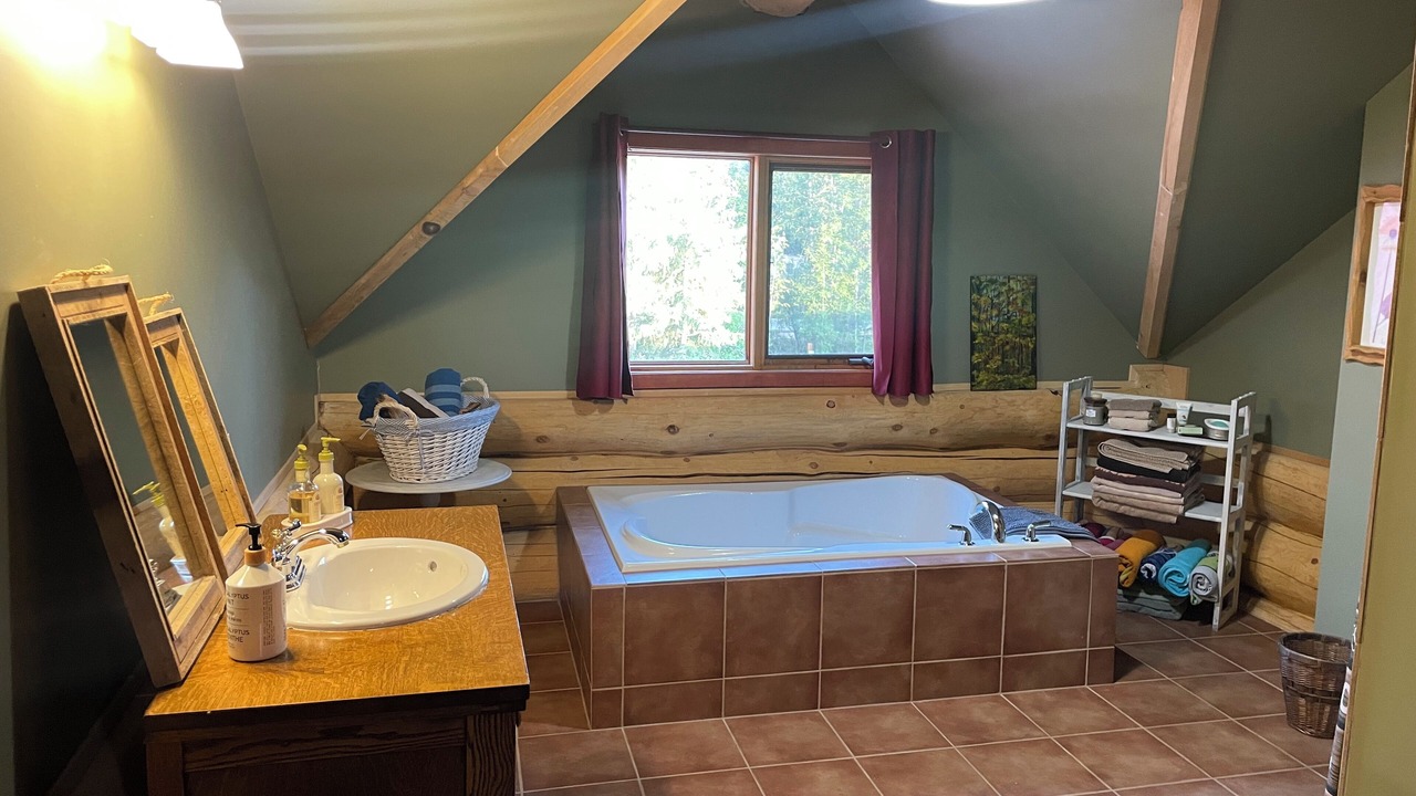 Photo of Bathroom in Parkland Beach