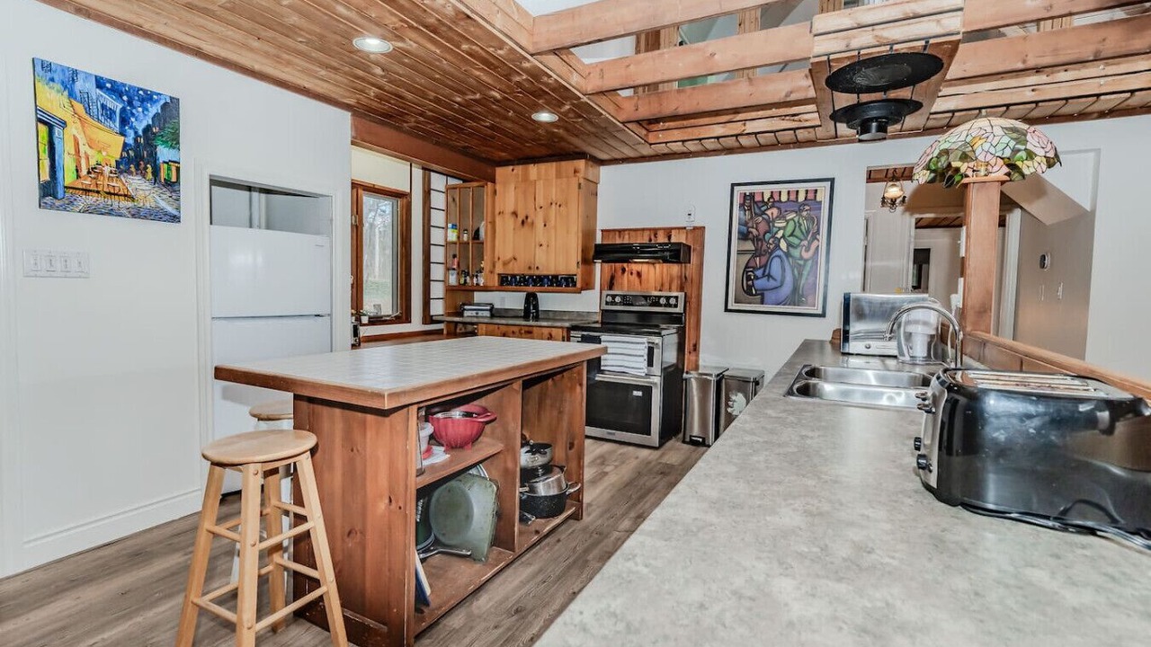Photo of Kitchen in Muskoka Lakes