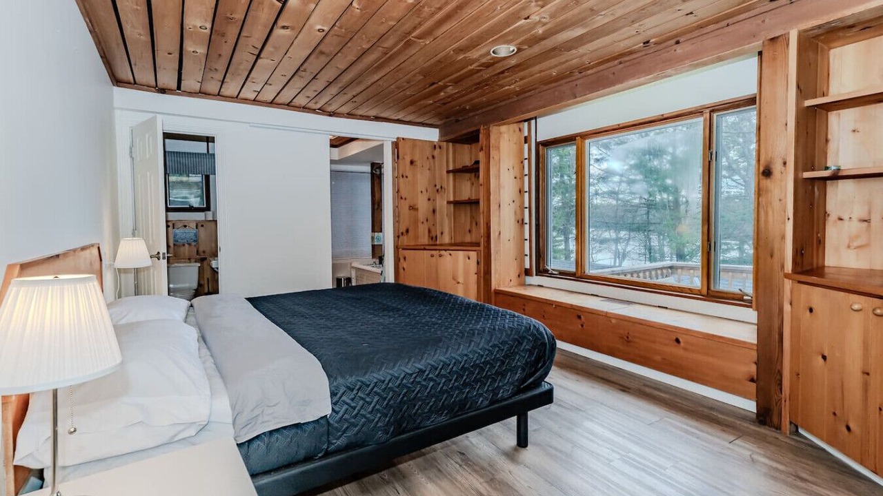 Photo of Bedroom in Muskoka Lakes
