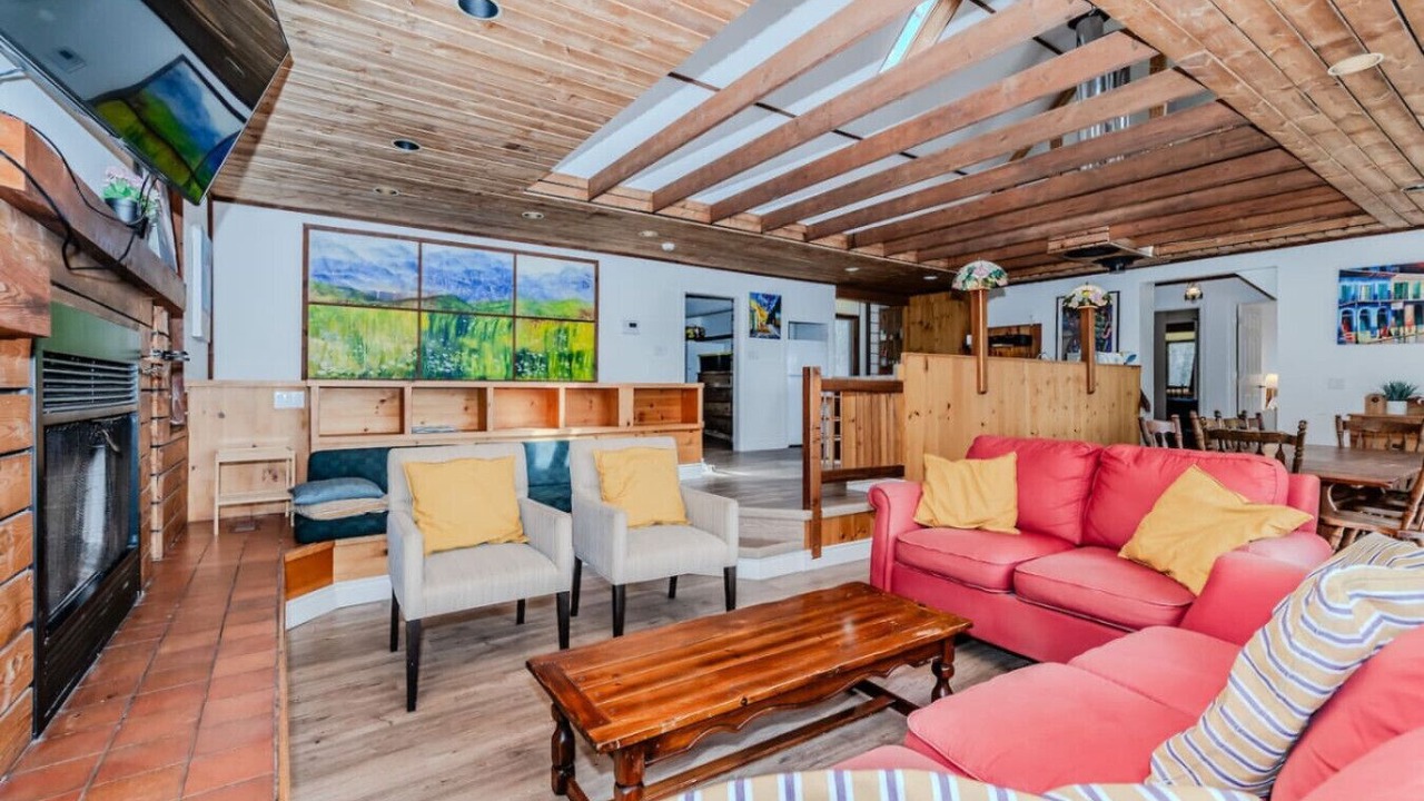 Photo of Livingroom in Muskoka Lakes