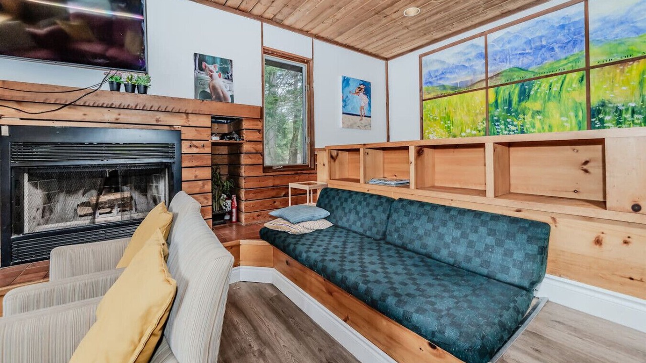Photo of Livingroom in Muskoka Lakes