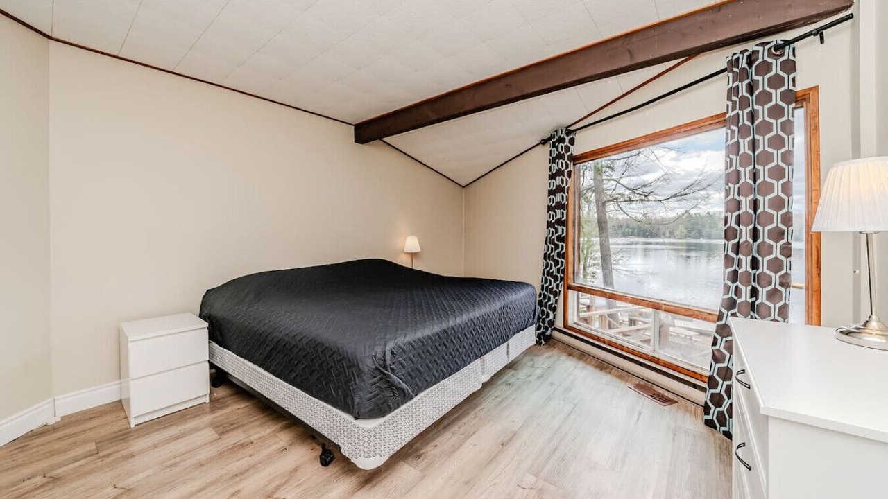 Photo of Bedroom in Muskoka Lakes
