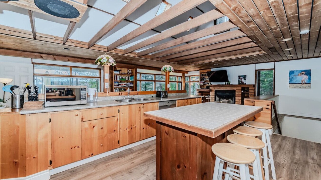 Photo of Kitchen in Muskoka Lakes