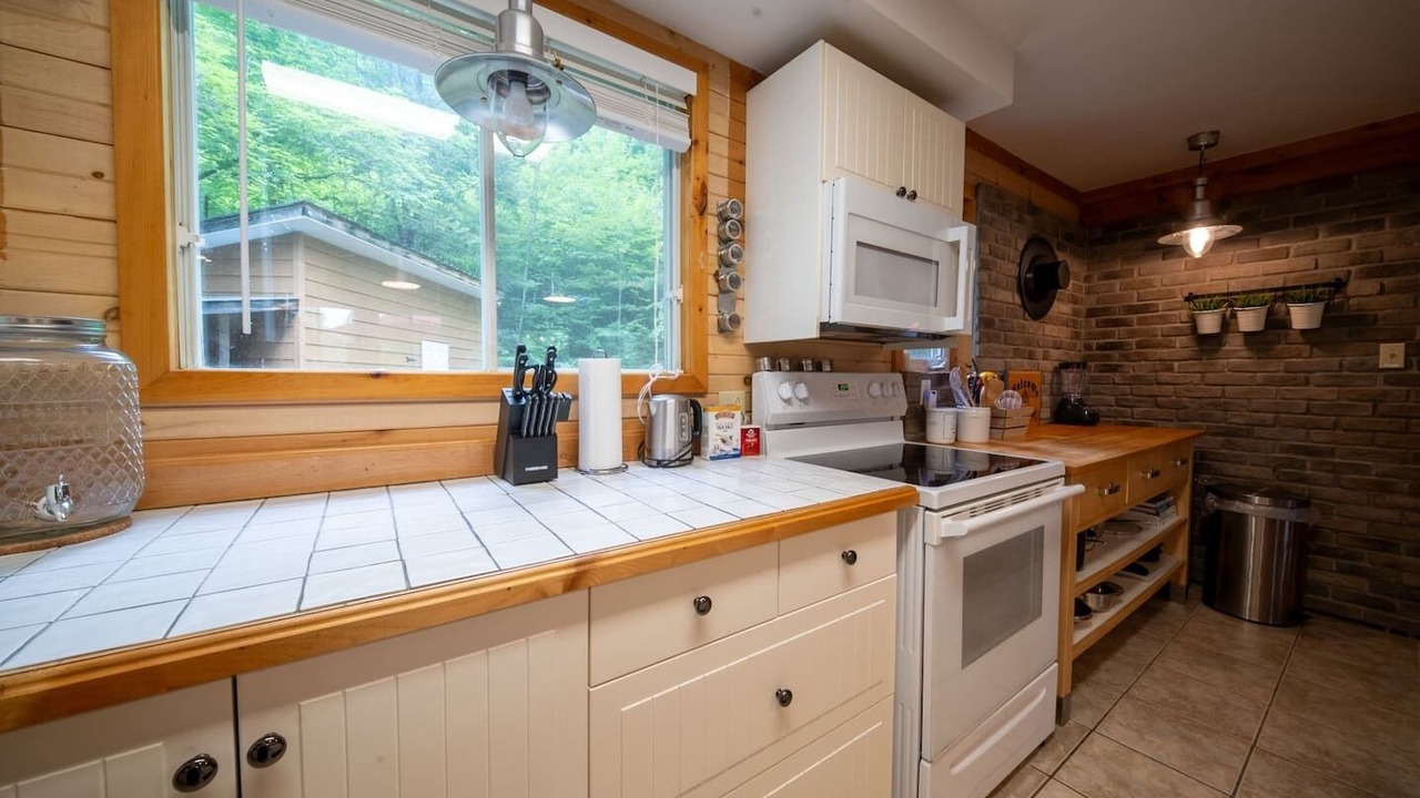 Photo of Kitchen in Leslie-Clapham-et-Huddersfield
