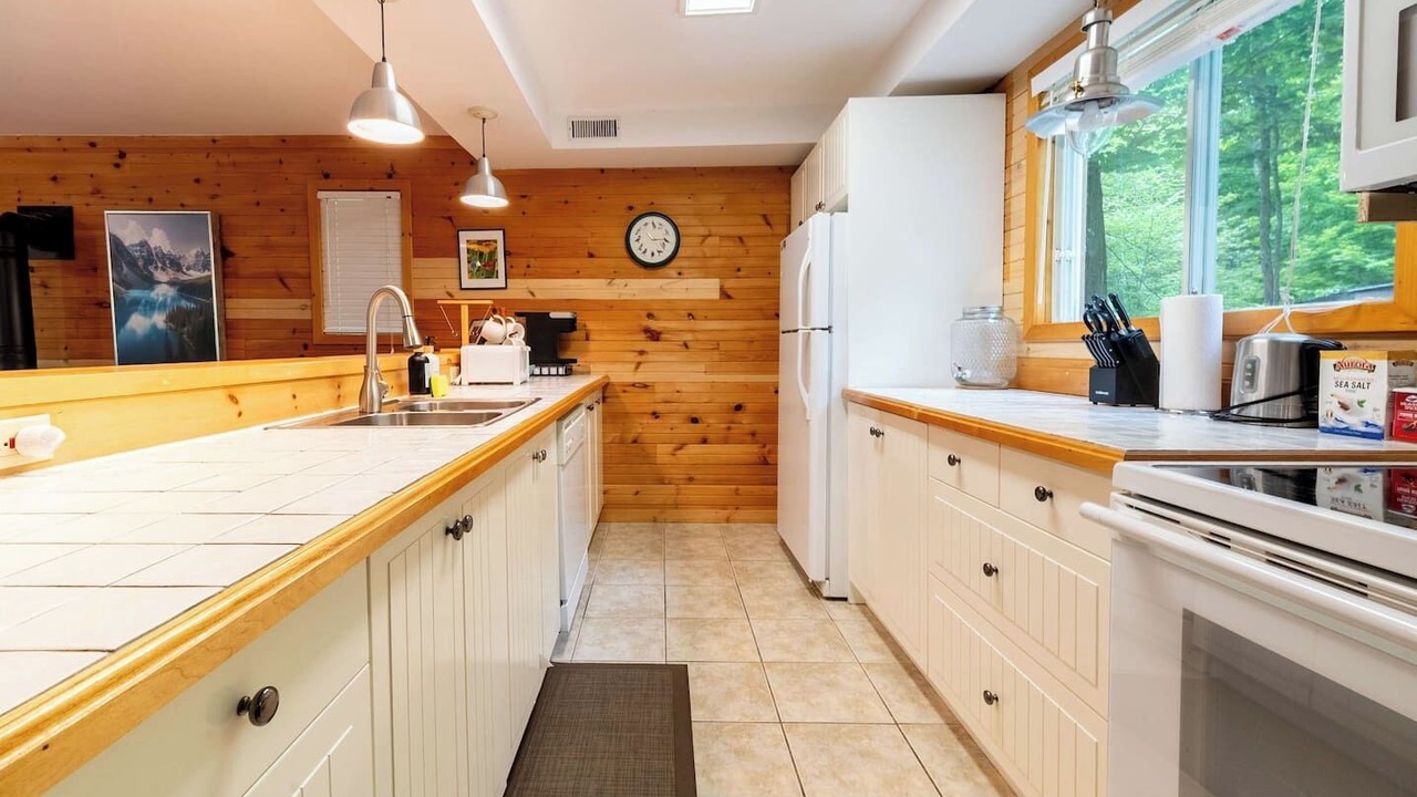 Photo of Kitchen in Leslie-Clapham-et-Huddersfield