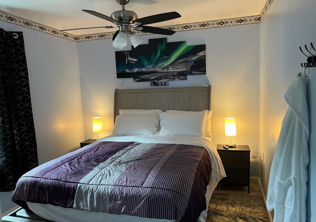 Photo of Bedroom in Front Park