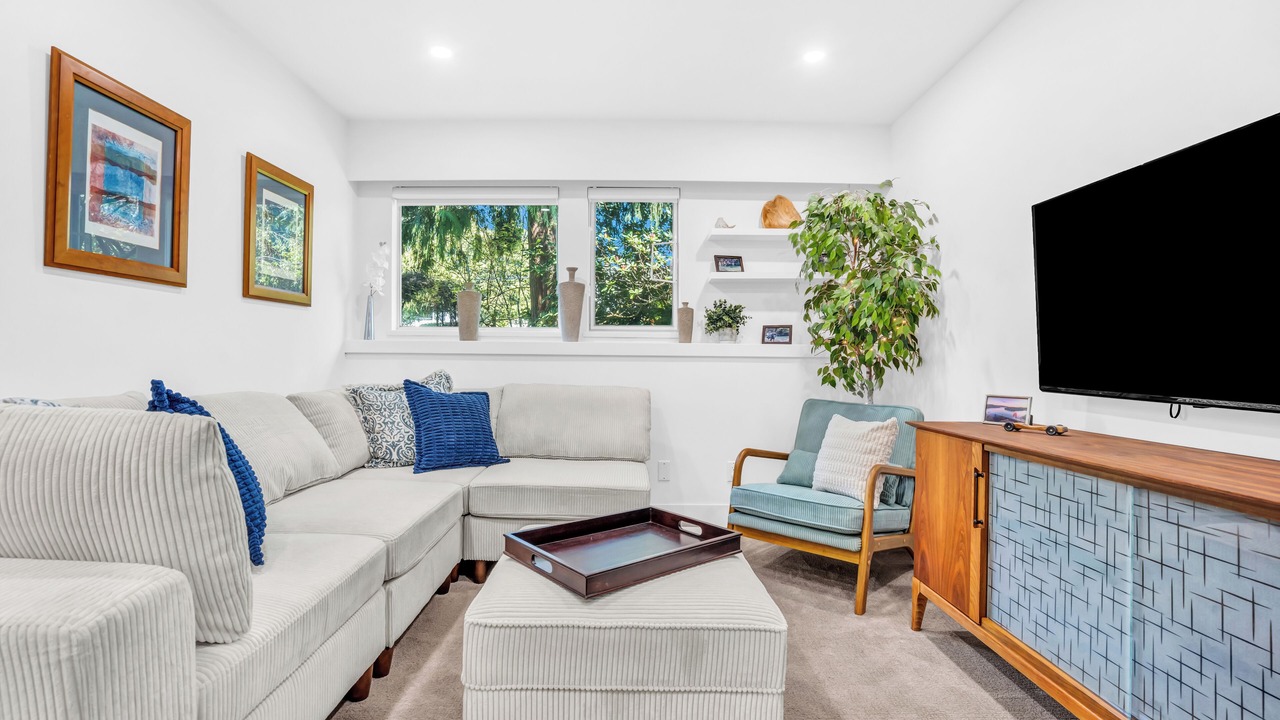 Photo of Livingroom in Lynn Valley