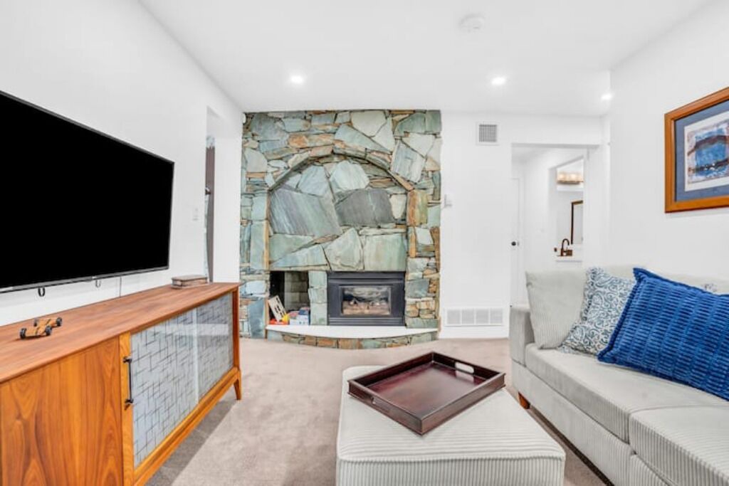 Photo of Livingroom in Lynn Valley