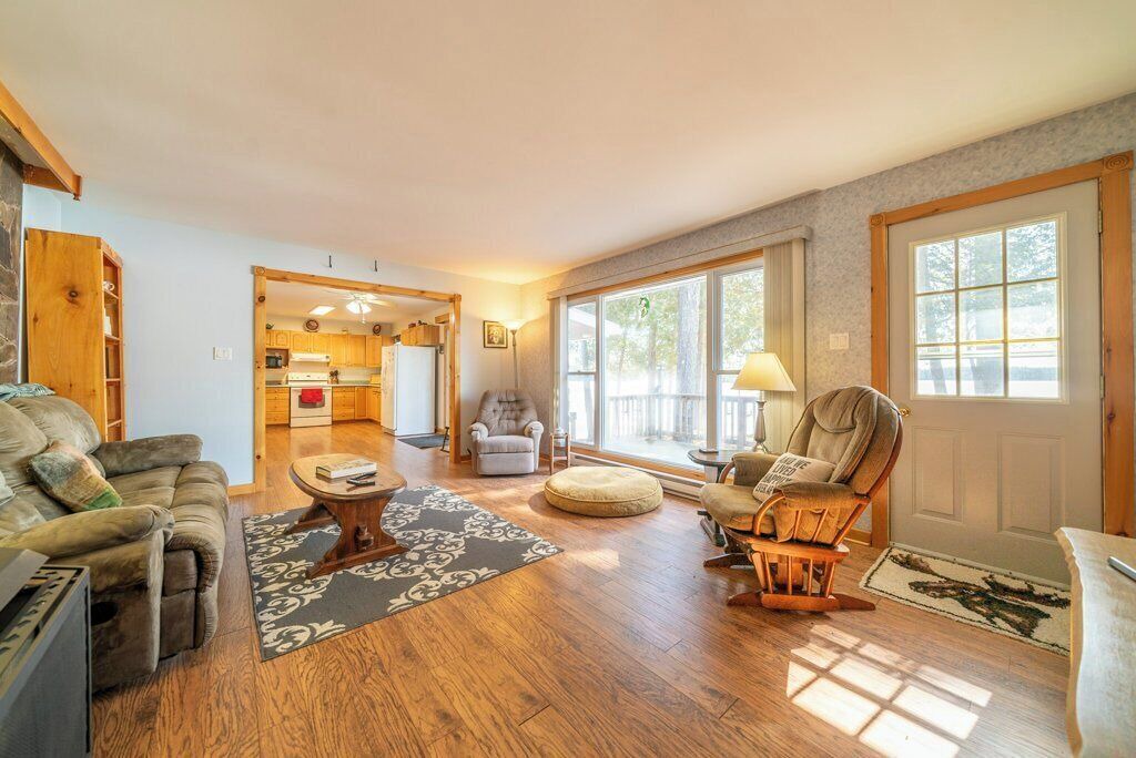 Photo of Livingroom in North Frontenac
