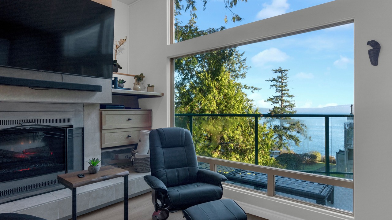 Photo of Livingroom in North Oyster