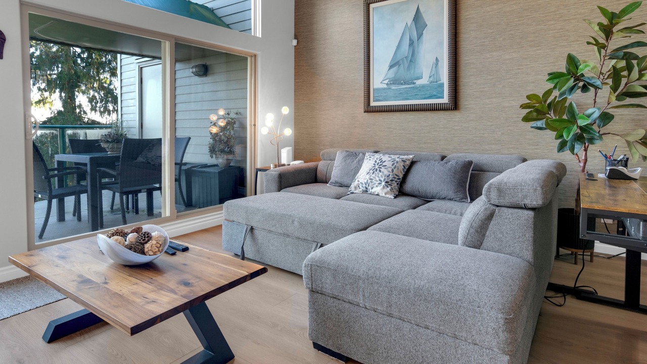 Photo of Livingroom in North Oyster