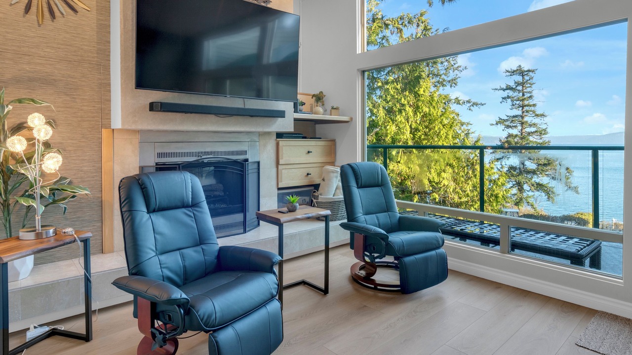 Photo of Livingroom in North Oyster