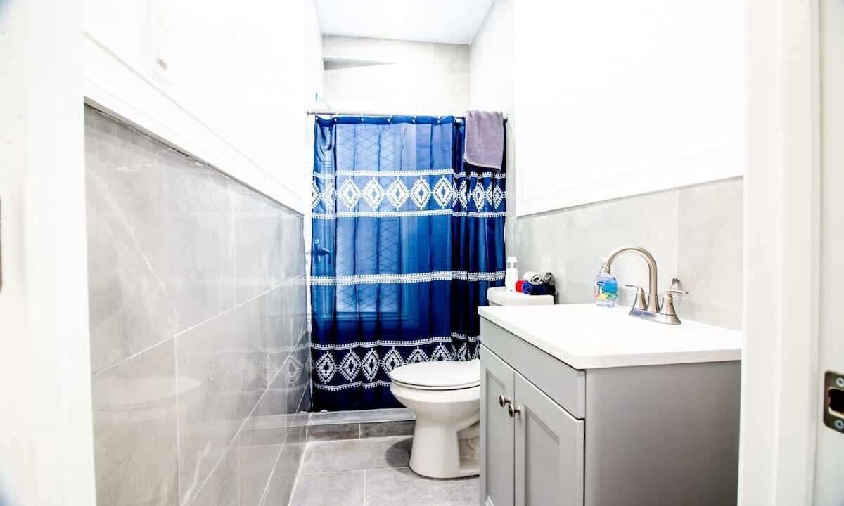 Photo of Bathroom in Downtown Niagara Falls