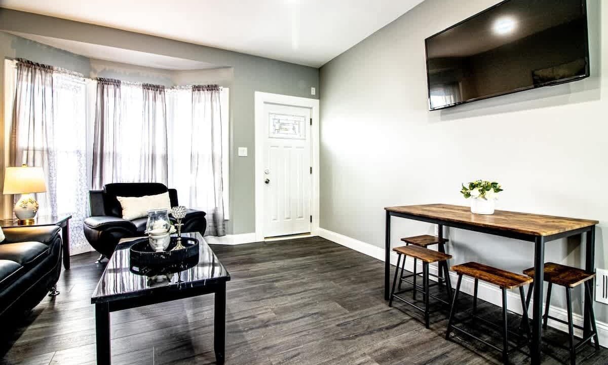 Photo of Livingroom in Downtown Niagara Falls