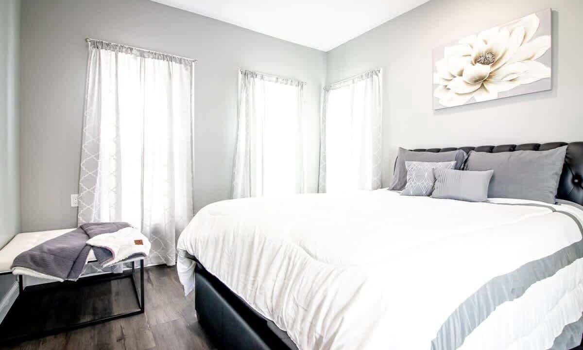 Photo of Bedroom in Downtown Niagara Falls