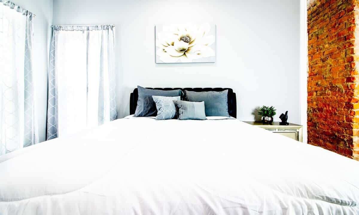 Photo of Bedroom in Downtown Niagara Falls