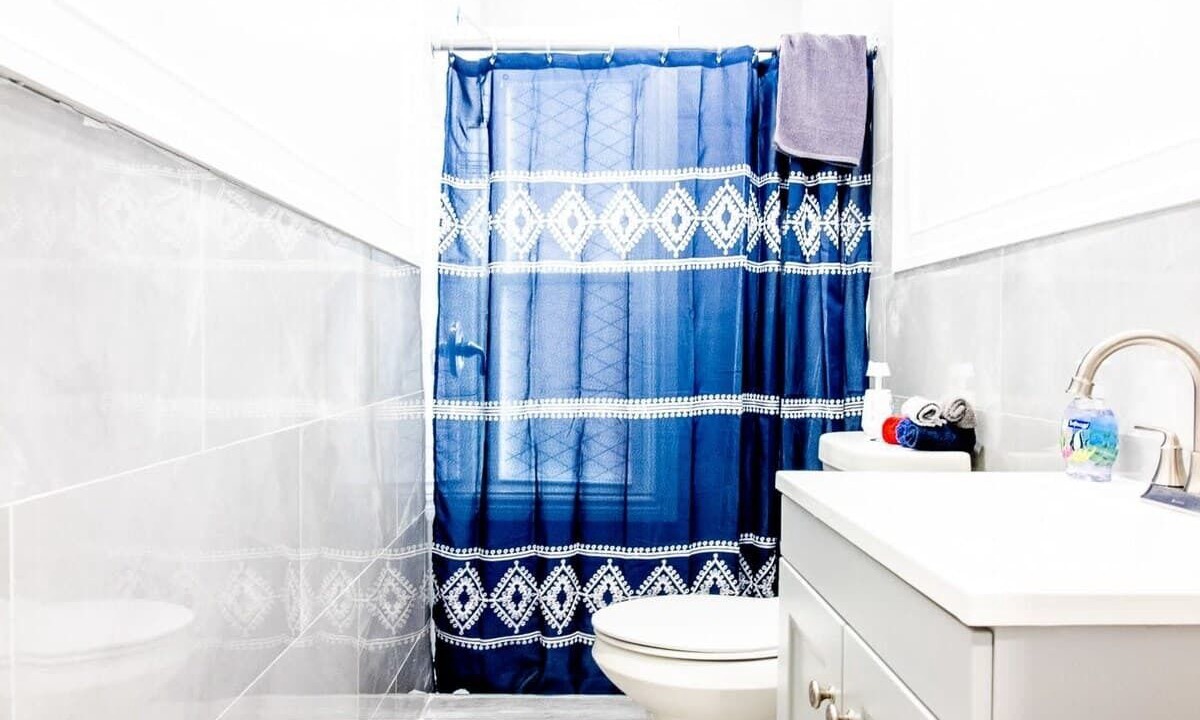 Photo of Bathroom in Downtown Niagara Falls