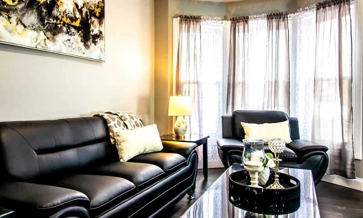 Photo of Livingroom in Downtown Niagara Falls