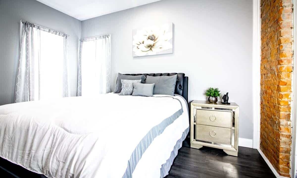 Photo of Bedroom in Downtown Niagara Falls