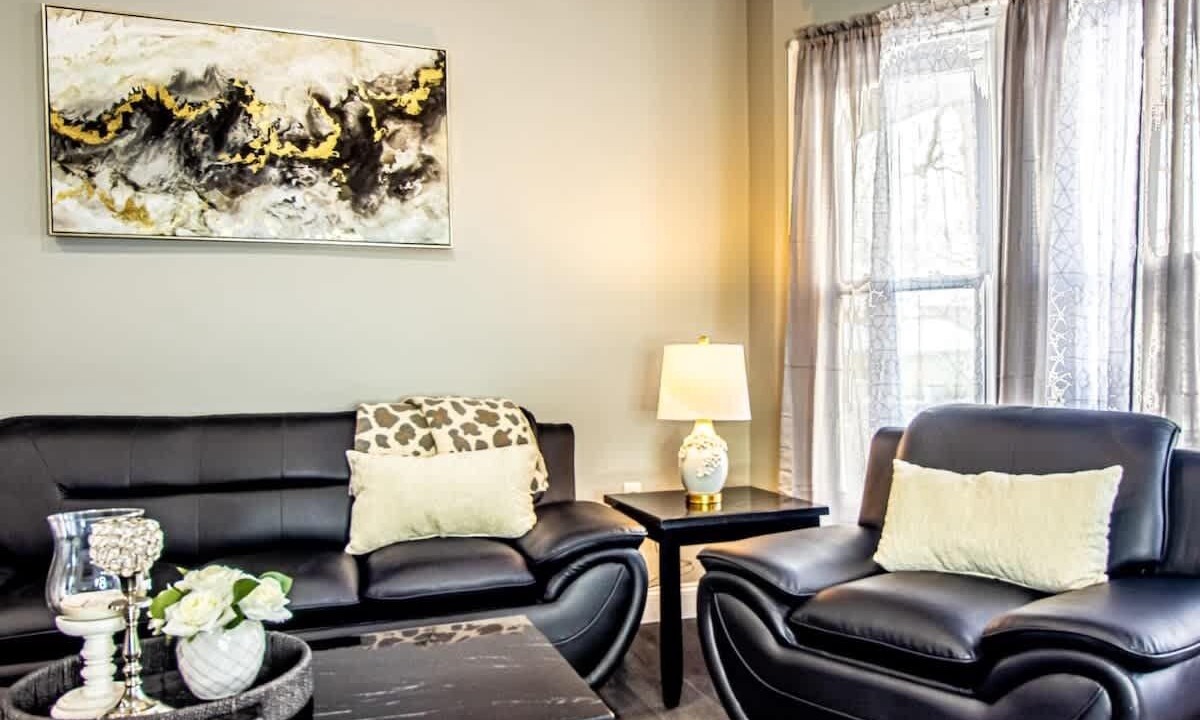 Photo of Livingroom in Downtown Niagara Falls